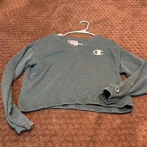 Cropped long sleeve v neck shirt